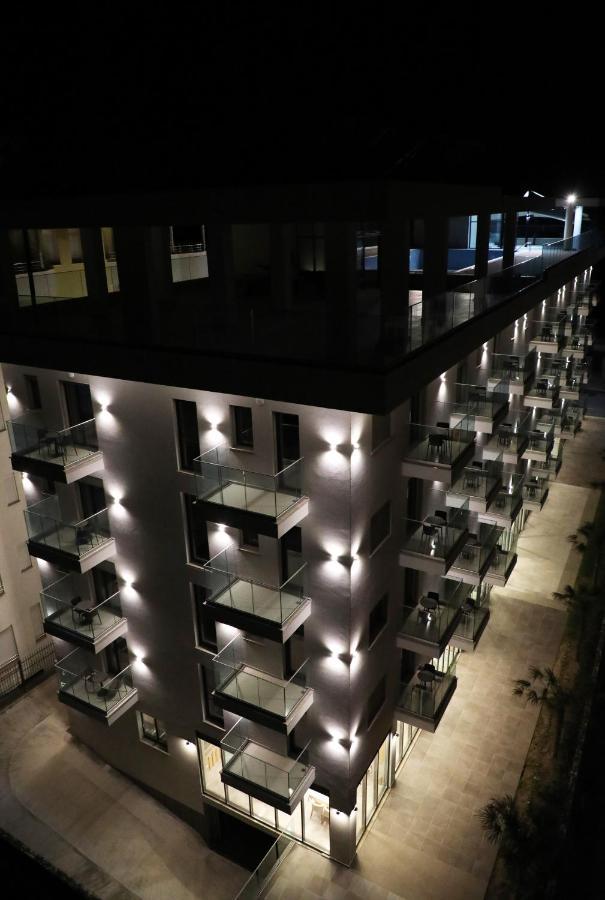 Hotel Triumf Shëngjin Exterior foto